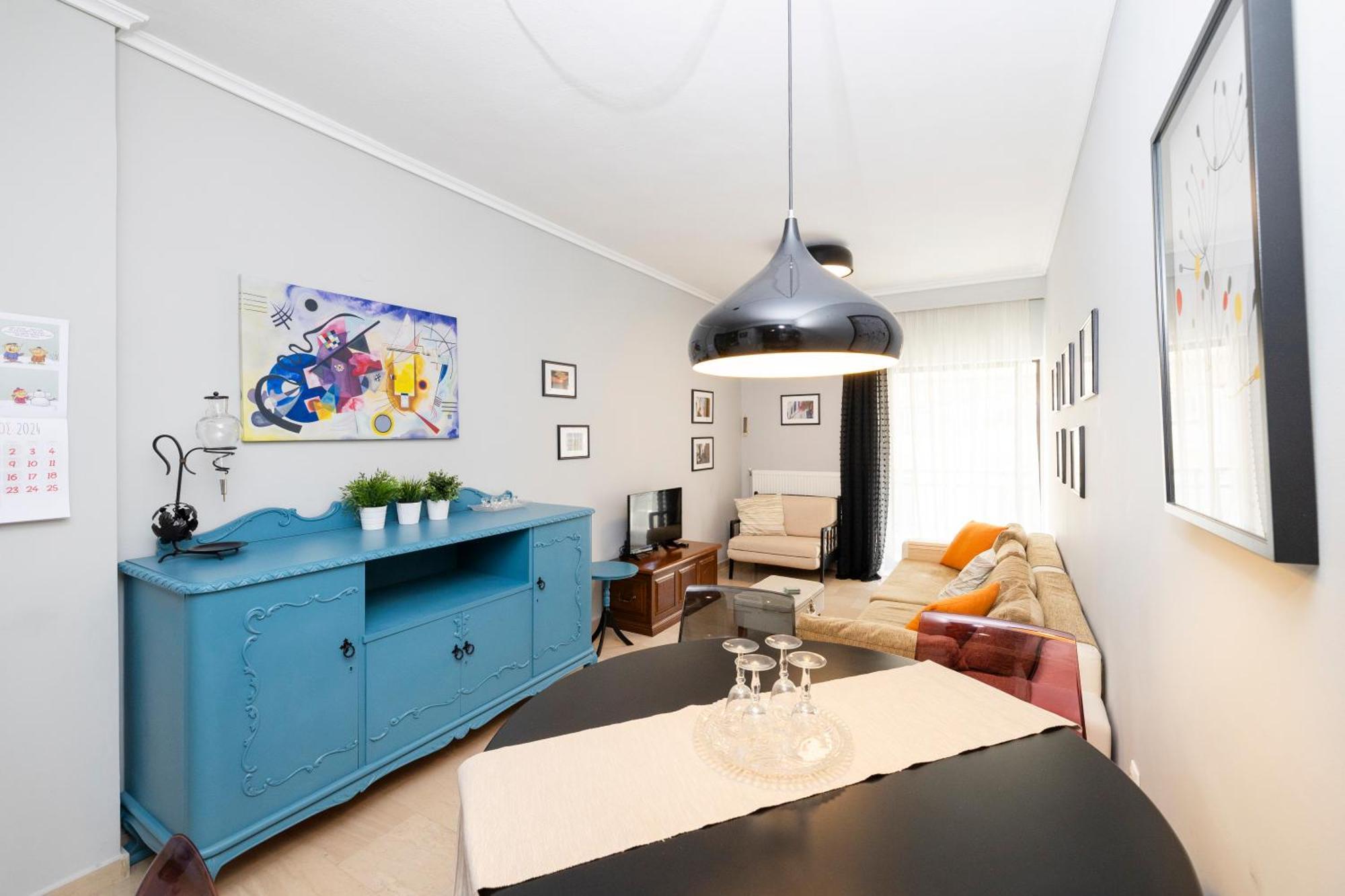 Four Reasons Apts Ntepo * Θεσσαλονίκη