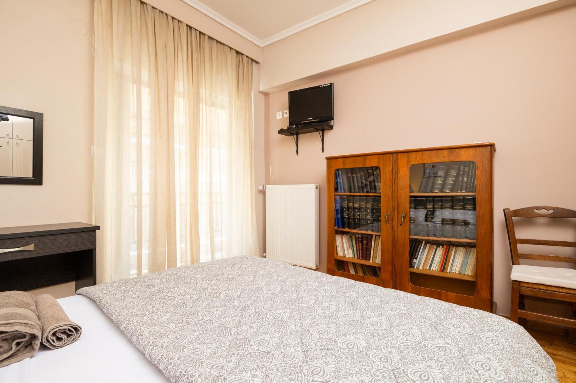 Four Reasons Apts Ntepo * Θεσσαλονίκη